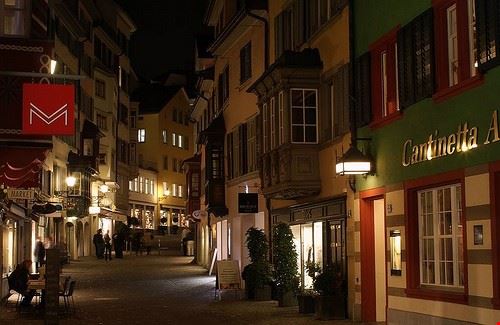 Augustinergasse Zurigo Airflore - Attribution-NonCommercial-NoDerivs (http://creativecommons.org/licenses/by-nc-nd/2.0/) Airflore