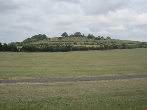 Old Sarum - ianguest - ianguest - Attribution-NonCommercial-ShareAlike (http://creativecommons.org/licenses/by-nc-sa/2.0/)