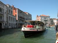 un vaporetto venezia
