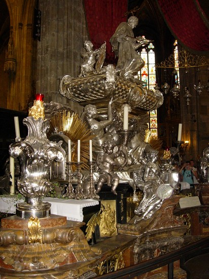 praga - cattedrale di san vito, tomba di san giovanni nepomuceno
