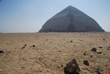 il cairo la piramide romboidale di snefru a dashur