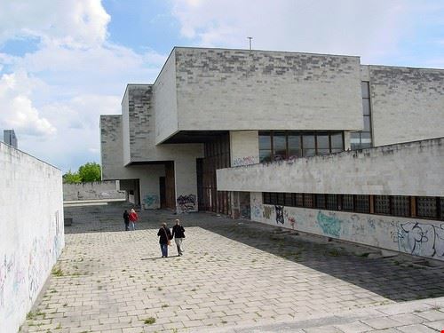 National Museum Vilnius through a pin-hole - Attribution-NonCommercial-ShareAlike (http://creativecommons.org/licenses/by-nc-sa/2.0/) through a pin-hole