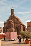  la  hauptmarkt e la sua  schoener brunnen