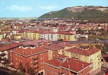 Panoramica del paese e sullo sfondo la basilica di S. Luca