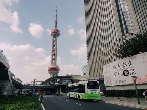 Oriental Pearl Tower Shanghai hans-johnson - Attribution-NoDerivs (http://creativecommons.org/licenses/by-nd/2.0/) hans-johnson