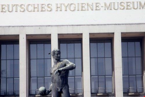 Deutsches Hygiene-Museum - sludgegulper - sludgegulper - Attribution-ShareAlike License (http://creativecommons.org/licenses/by-sa/2.0/)