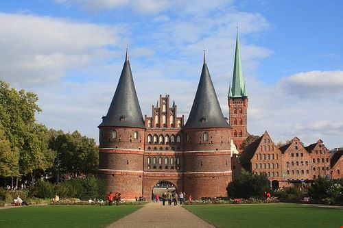 Holstentor - grotevriendelijkereus - grotevriendelijkereus - Attribution-NonCommercial-ShareAlike (http://creativecommons.org/licenses/by-nc-sa/2.0/)
