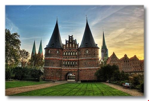 Holstentor Lubeck Daniel Mennerich - Attribution-NonCommercial-NoDerivs (http://creativecommons.org/licenses/by-nc-nd/2.0/) Daniel Mennerich