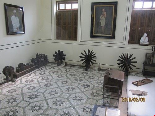  Mumbai wallygrom - Attribution-ShareAlike License (http://creativecommons.org/licenses/by-sa/2.0/) wallygrom