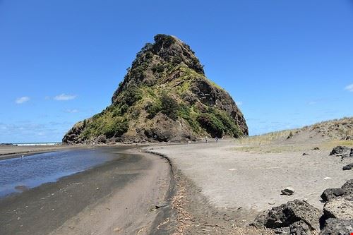 Piha Beach Auckland Francisco Anzola - Attribution License (http://creativecommons.org/licenses/by/2.0/) Francisco Anzola