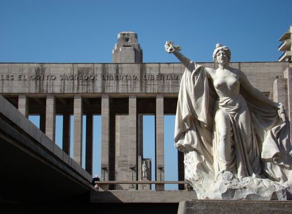 Vista del Monumento Lola Mora Square