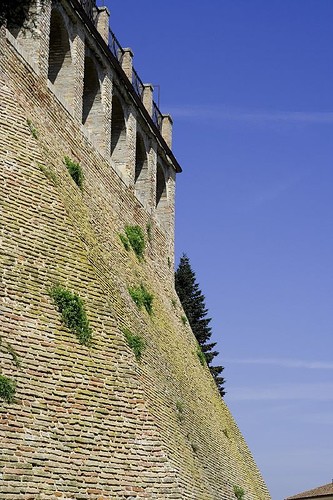  castello di piticchio