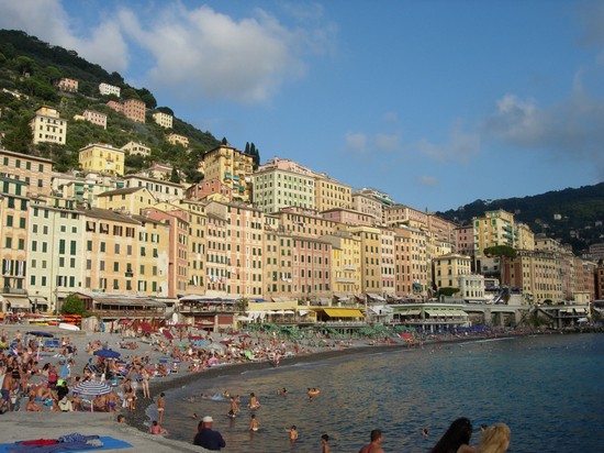 camogli - la palazzata e la spiaggia vista dalla chiesa dell'assunta