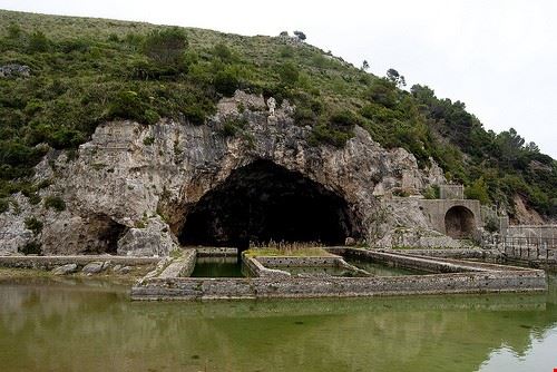 Grotta di Tiberio - Phlegrean - Phlegrean - Attribution-NonCommercial-ShareAlike (http://creativecommons.org/licenses/by-nc-sa/2.0/)