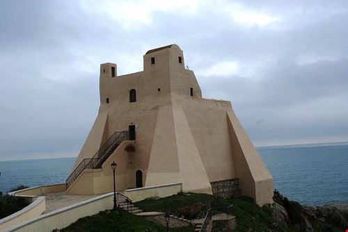 Torre Truglia Sperlonga enricohl - Attribution-NonCommercial-ShareAlike (http://creativecommons.org/licenses/by-nc-sa/2.0/) enricohl