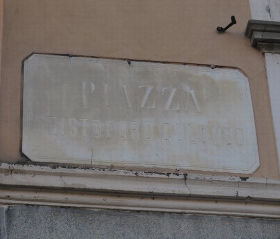 Targa con scritto il nome della piazza
