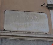 Targa con scritto il nome della piazza