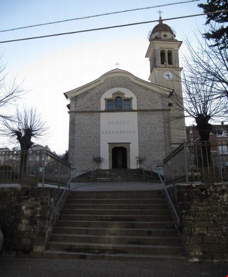  Scale e facciata  della Chiesa di San Bernardino .  