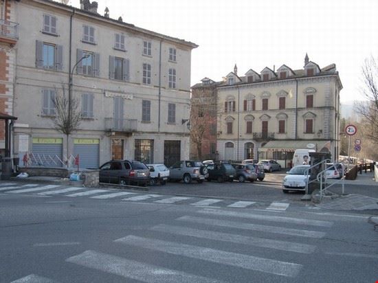  Piazza Perestrello si trova a Bettola nella parte di San Bernardino .  