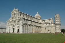 piazza dei miracoli pisa