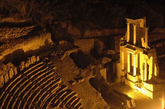 Teatro Romano Anfiteatro Romano  
