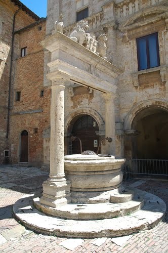 Pozzo dei Grifi e dei Leoni