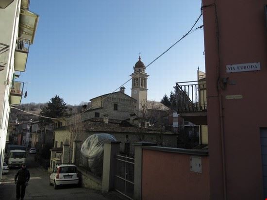  Via Europa si trova a Bettola nella parte di San Bernardino ; vi si trova la Chiesa di San Bernardino .  