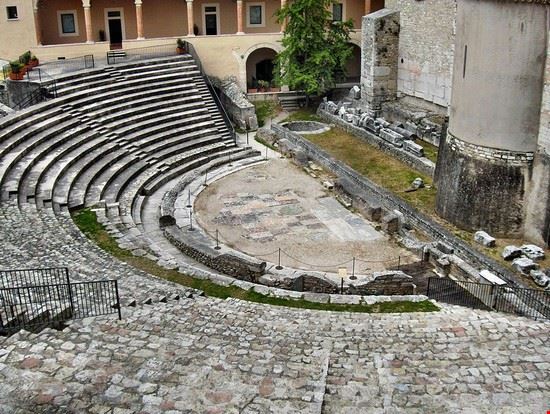 Teatro romano Spoleto JoJan - CC BY 3.0 JoJan