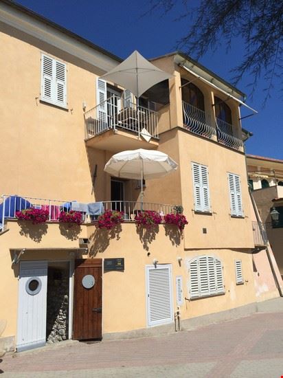  Case sulla spiaggia a San Lorenzo al mare  