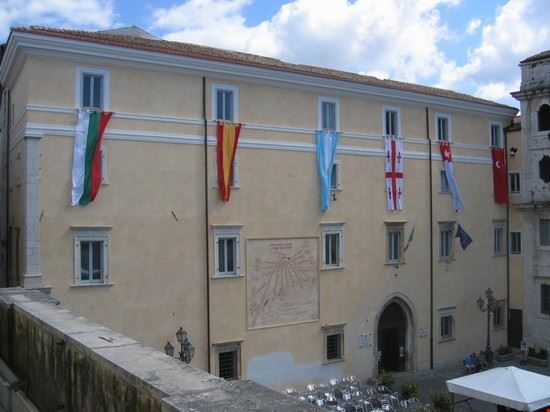 Palazzo Conti-Gentili - Pubblico dominio