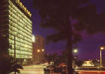 Piazza Deffenu, notturno