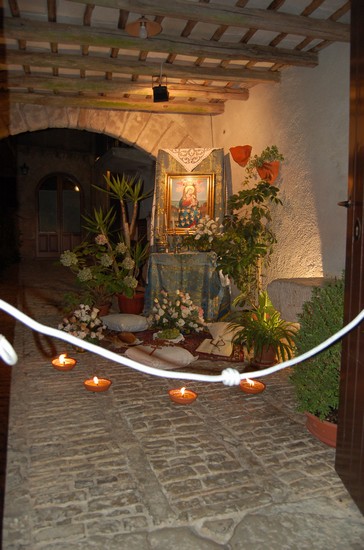 caratteristico altare