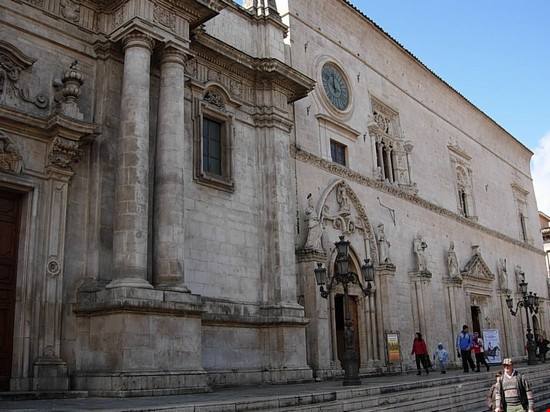 È in Abruzzo ed è famosa per essere la vera capitale mondiale dei confetti: ecco qual è, dove si trova e perchè i suoi sono degli autentici confetti d’autore