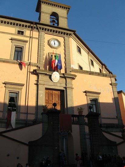 Palazzo Colonna - Gino il Pio - Gino il Pio - Pubblico dominio