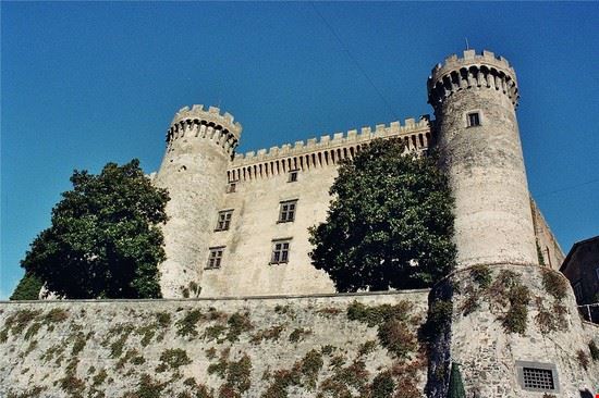 Castello Orsini-Odescalchi Bracciano Blackcat - CC BY-SA 3.0 Blackcat