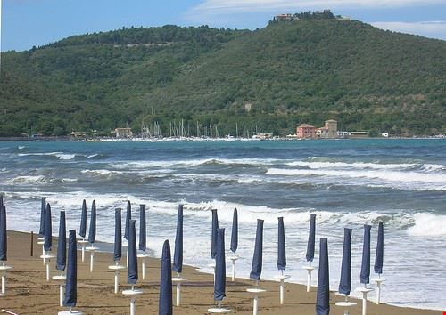 La spiaggia di Baratti Piombino giovanni_novara - Attribution-NonCommercial-ShareAlike (http://creativecommons.org/licenses/by-nc-sa/2.0/) giovanni_novara