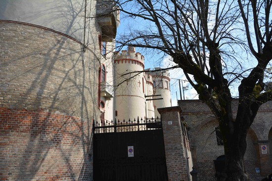 Le torri viste dalla contrada.