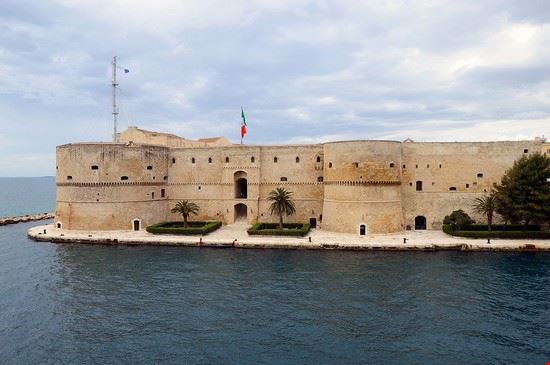 Castello Aragonese Taranto Livioandronico2013 - CC BY-SA 4.0 Livioandronico2013