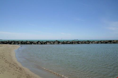 Mare - low_batt - low_batt - Attribution-ShareAlike License (http://creativecommons.org/licenses/by-sa/2.0/)