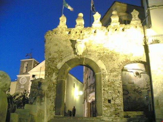 Porta - Mujaidin - Mujaidin - CC BY­SA 3.0
