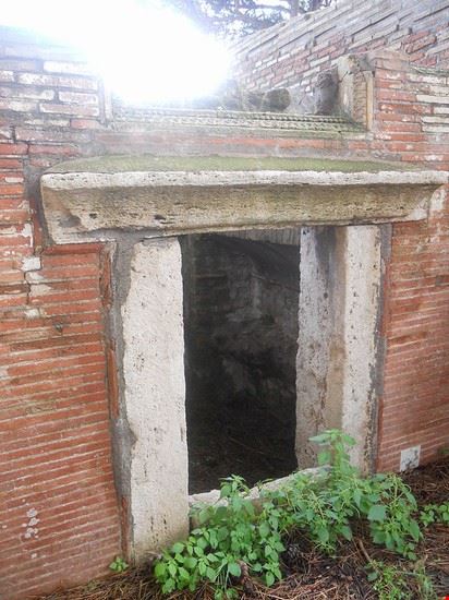Isola Sacra - massimop - massimop - CC BY-SA 3.0