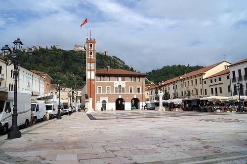  Marostica Birnardo - Attribution-NonCommercial-ShareAlike (http://creativecommons.org/licenses/by-nc-sa/2.0/) Birnardo