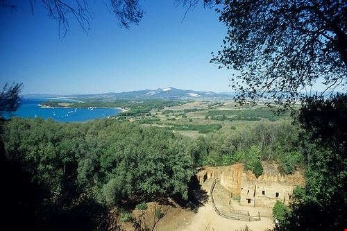  Populonia Holger Hill - Attribution-NonCommercial-NoDerivs (http://creativecommons.org/licenses/by-nc-nd/2.0/) Holger Hill