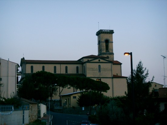La chiesa vista di lato