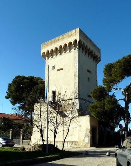 Torre Medicea - Lucarelli - Lucarelli - CC BY-SA 3.0