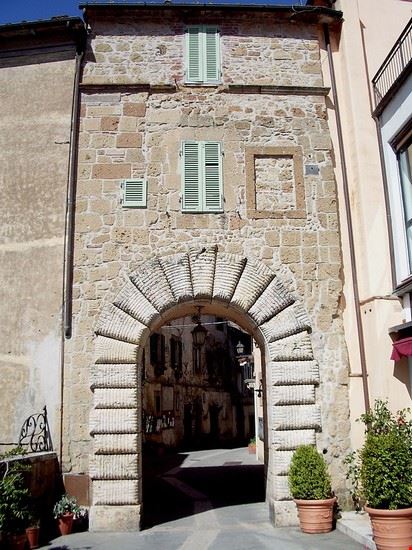 Mura di Sorano Sorano Matteo Vinattieri - CC BY 3.0 Matteo Vinattieri