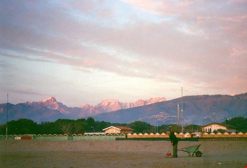  Marina Di Carrara akio.takemoto - Attribution-ShareAlike License (http://creativecommons.org/licenses/by-sa/2.0/) akio.takemoto
