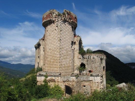 Castel Gavone Finale Ligure Gunther Hissler - CC BY-SA 3.0 Gunther Hissler