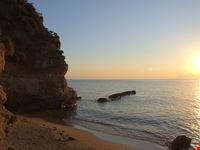  spiaggia di vromolimnos