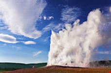 yellowstone national park geyser